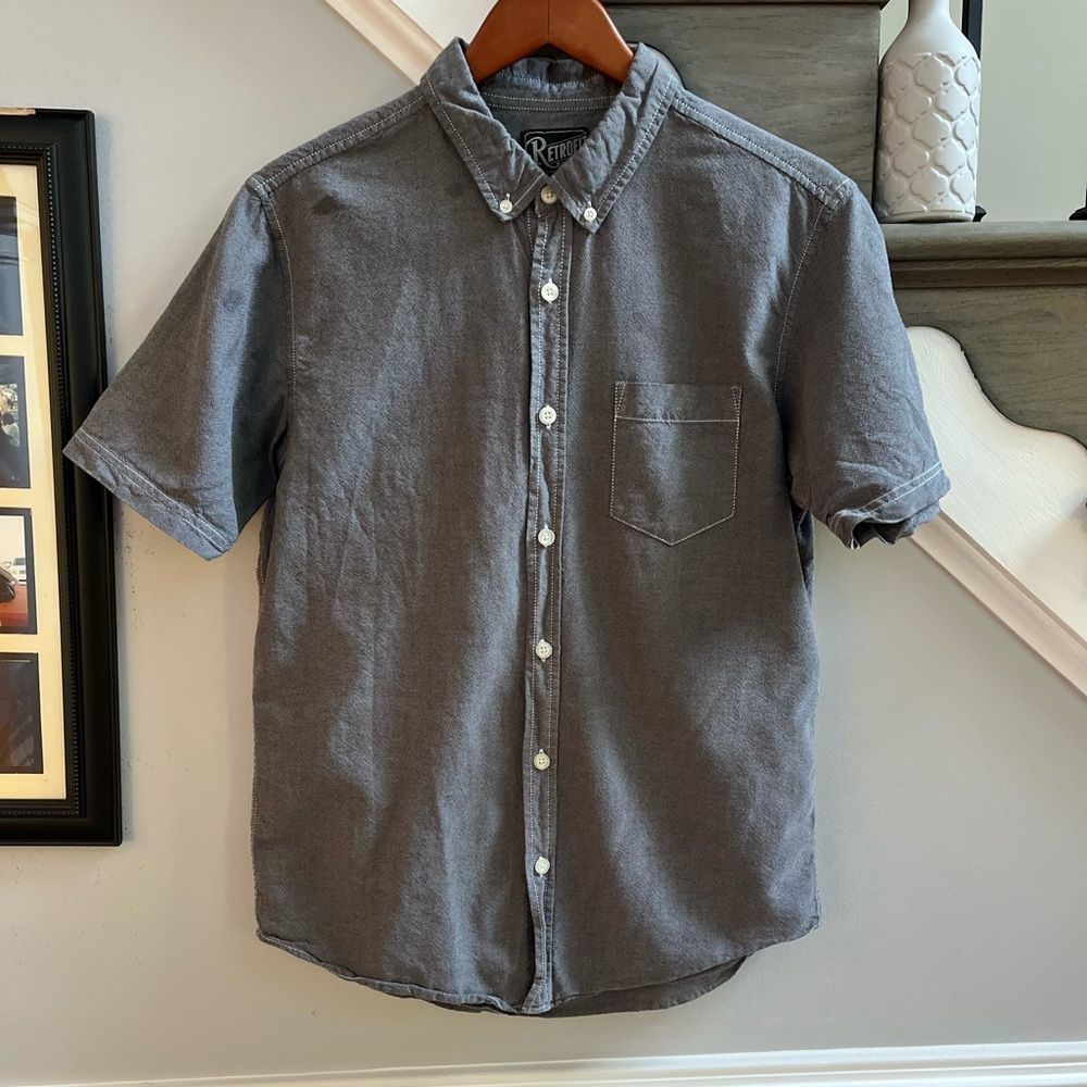 Retrofit Brand Gray Short Sleeve Button Down Shirt sz M.